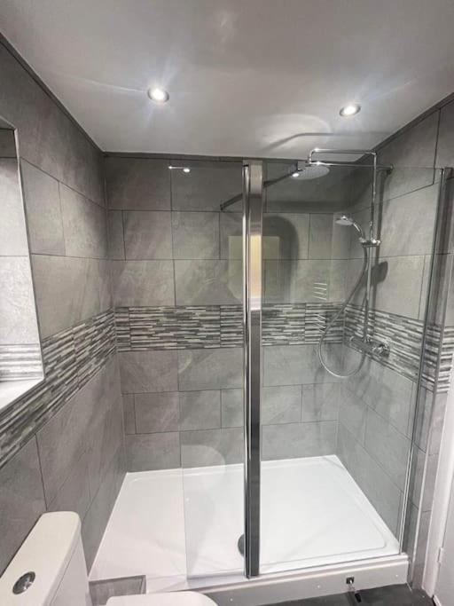Large 1 Bedroom Flat With Private Parking 普里茅斯 外观 照片