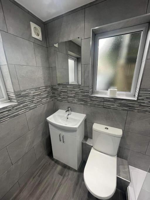 Large 1 Bedroom Flat With Private Parking 普里茅斯 外观 照片