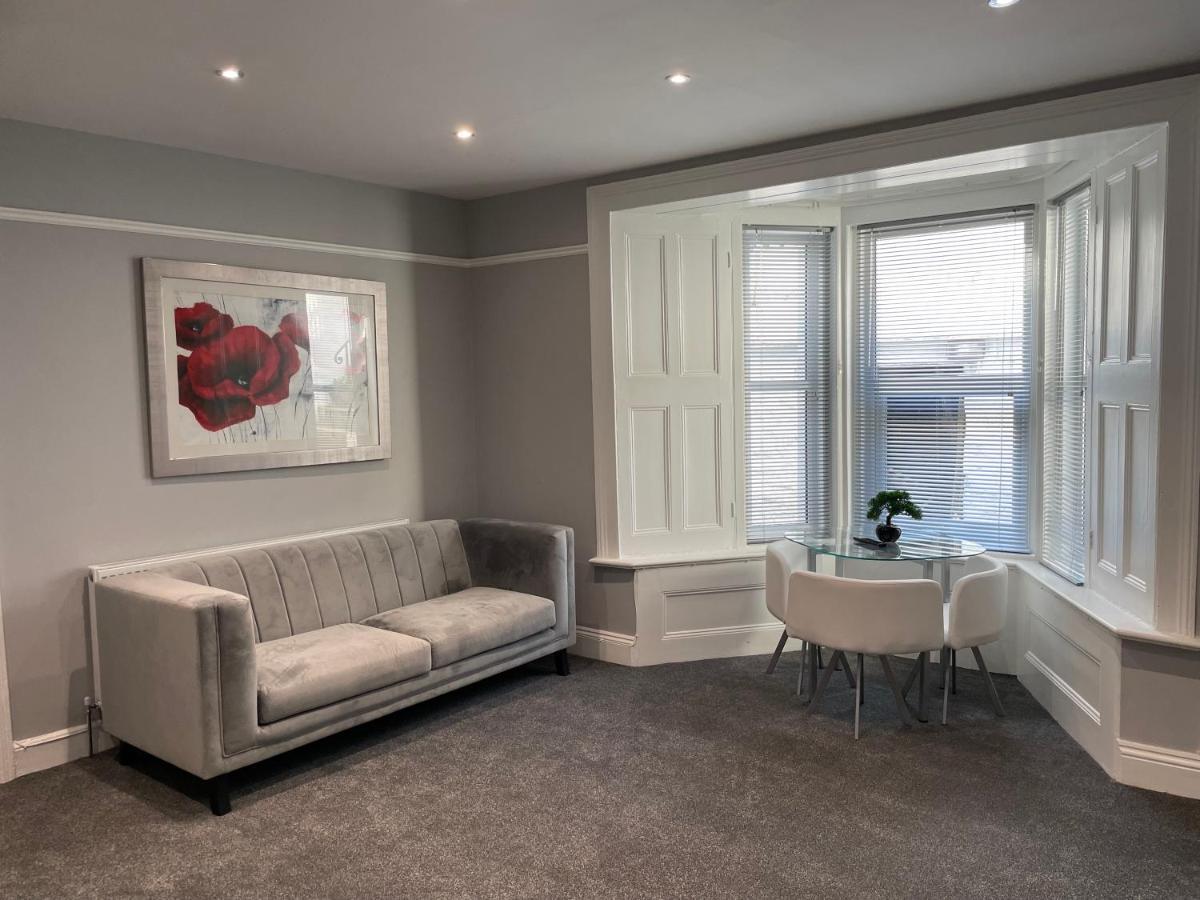 Large 1 Bedroom Flat With Private Parking 普里茅斯 外观 照片
