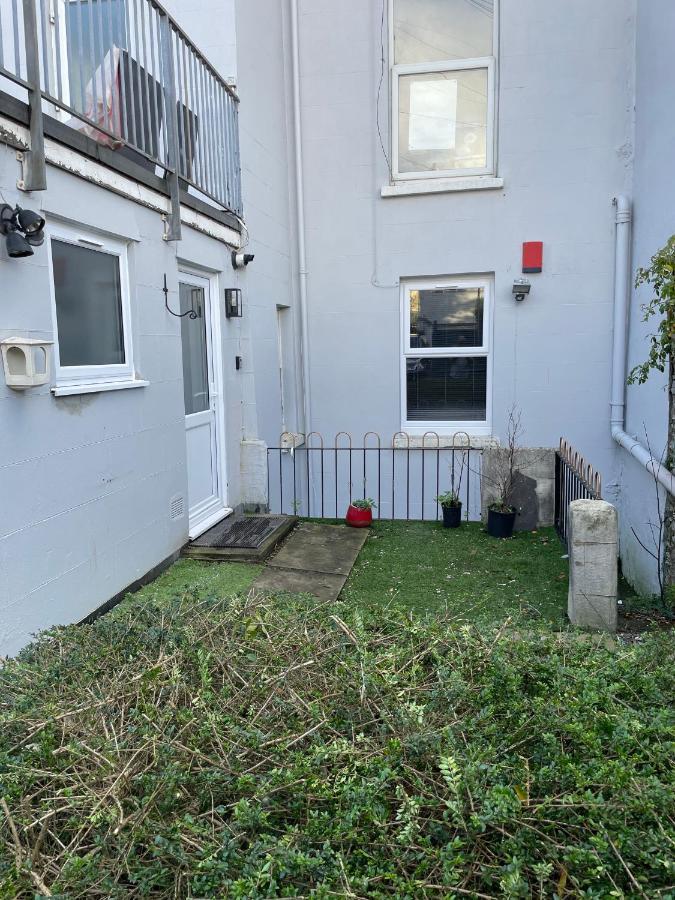 Large 1 Bedroom Flat With Private Parking 普里茅斯 外观 照片